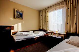 Отель Hotel Apogeum Пекары-Слёнске Двухместный номер с 2 отдельными кроватями-3